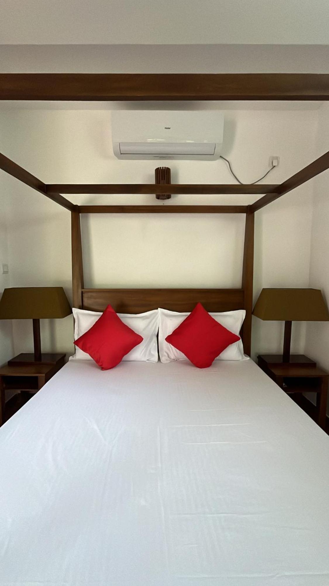 Beach Club Apartments Induruwa Dış mekan fotoğraf